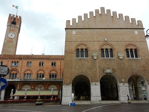 640px-4108TrevisoPalazzoTrecento.jpg