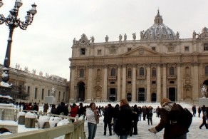 Площадь Святого Петра в снегу, фото, Рим