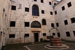 Тюремный двор во Дворце Дожей, фото, Венеция, Италия