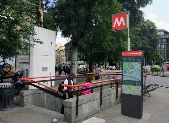Вход на станцию метро в Милане