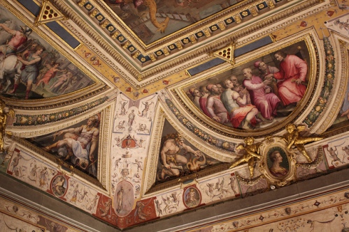 Фрески известных мастеров на стенах дворца