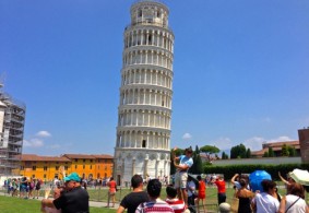 Где находится Пизанская башня , фото, Площадь Чудес, Пиза, Италия