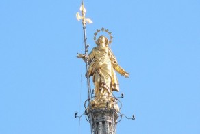 Собор Дуомо в Милане, фото, Мадоннина, Милан, Италия