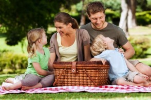 Семейные традиции в Италии, фото, семейный пикник, Италия