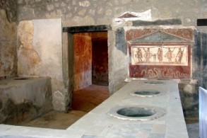 На что посмотреть в Помпеях, фото, термополия, древнеримская харчевня, Италия