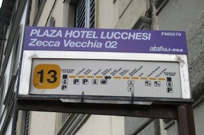 Расписание автобусов в Италии, фото, автобусная остановка, Флоренция, Италия