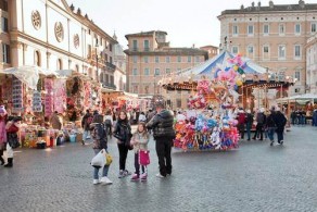 Рим в декабре, фото, Рождественская ярмарка, Пьяцца Навона, Рим, Италия