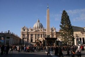 Рим в декабре, фото, Новогодняя ель, площадь св. Петра, Ватикан, Рим, Италия