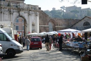 Район Трастевере в Риме, фото, Порта Портезе, блошиный рынок. Рим, Италия