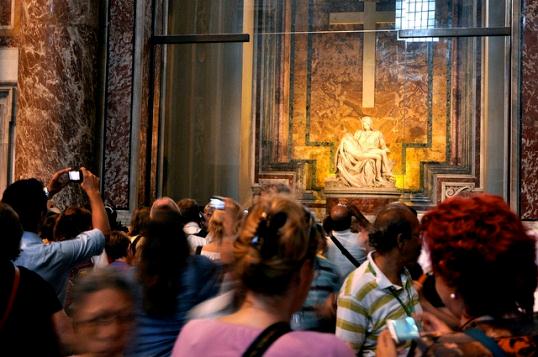Пьета Микеланджело в Соборе Святого Петра в Ватикане