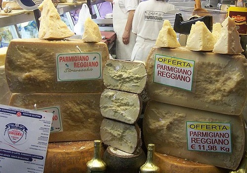 Сыр Пармиджано. Парма. Италия