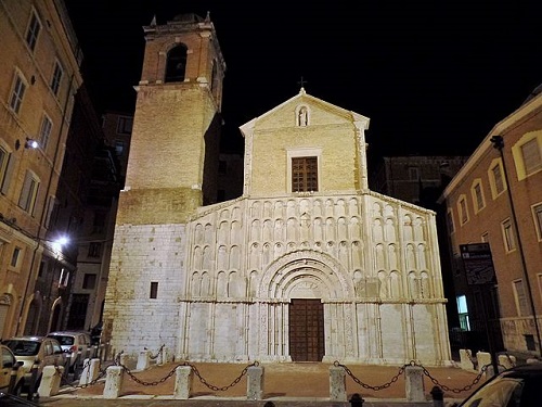 Церковь Санта Мария делла Пьяцца