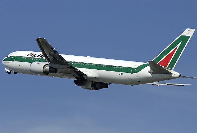Самолет Alitalia