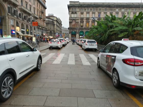 Такси у площади Дуомо
